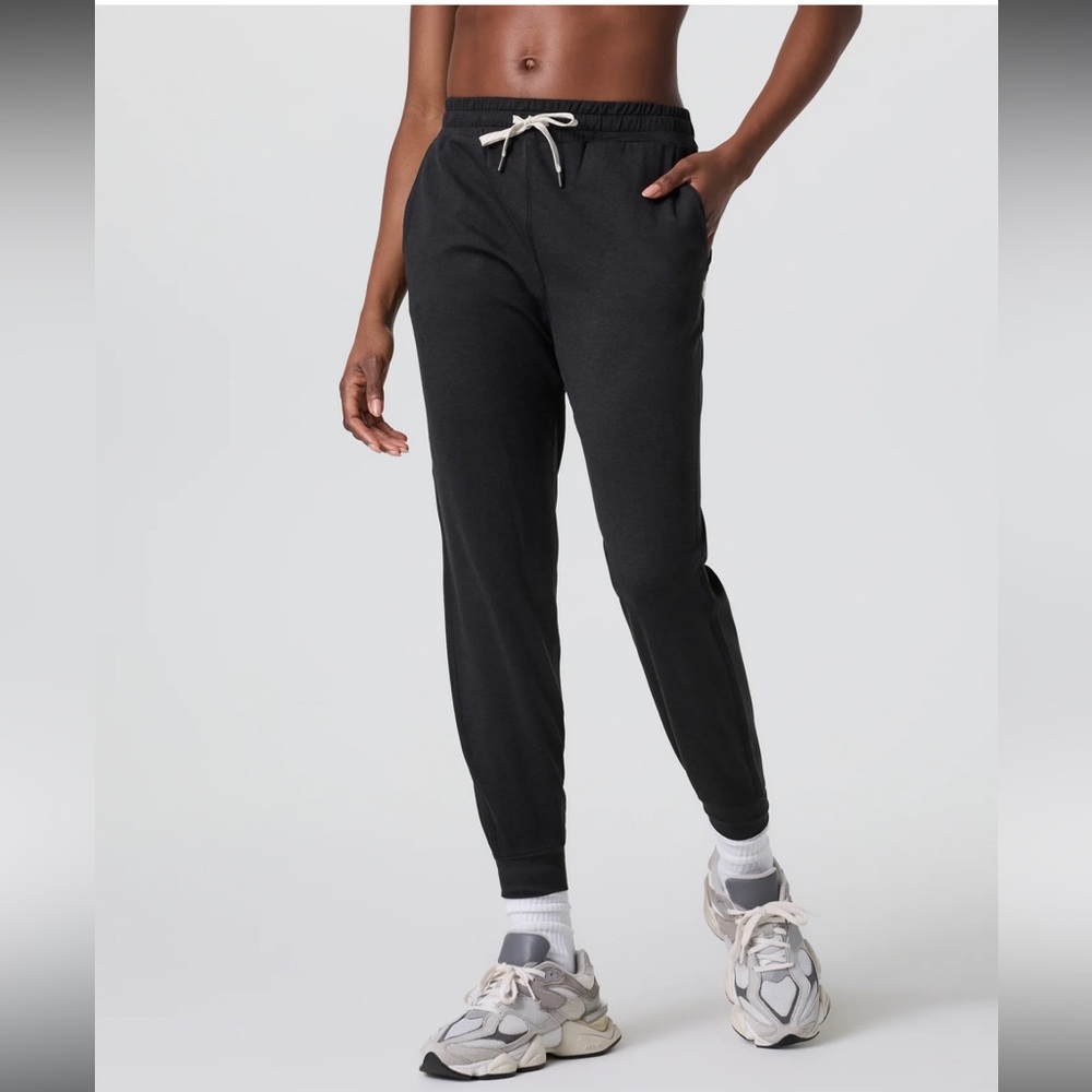Vuori Performance Jogger Black Heather - Size Medium